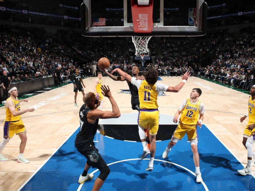 英超赛程吃紧,洛杉矶湖人今晨绝杀压哨,震撼外界,阵容厚度经受考验的简单介绍 英超赛程吃紧,洛杉矶湖人今晨绝杀压哨,震撼外界,阵容厚度经受考验的简单介绍