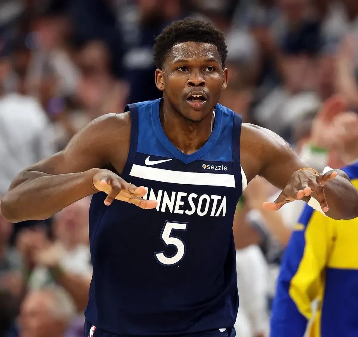 开云棋牌官网包含NBA总决赛今晚走向成谜；西汉姆绝杀压哨；更衣室稳定；细节决定成败的词条